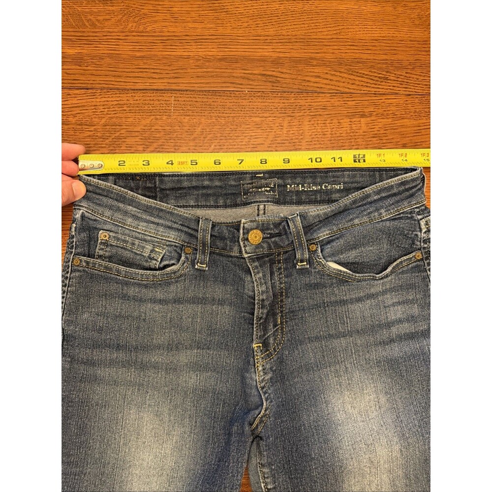Levi Strauss Signature Women's Mid Rise Capri Size 8 Medium Wash Denim Jeans - Picture 7 of 11